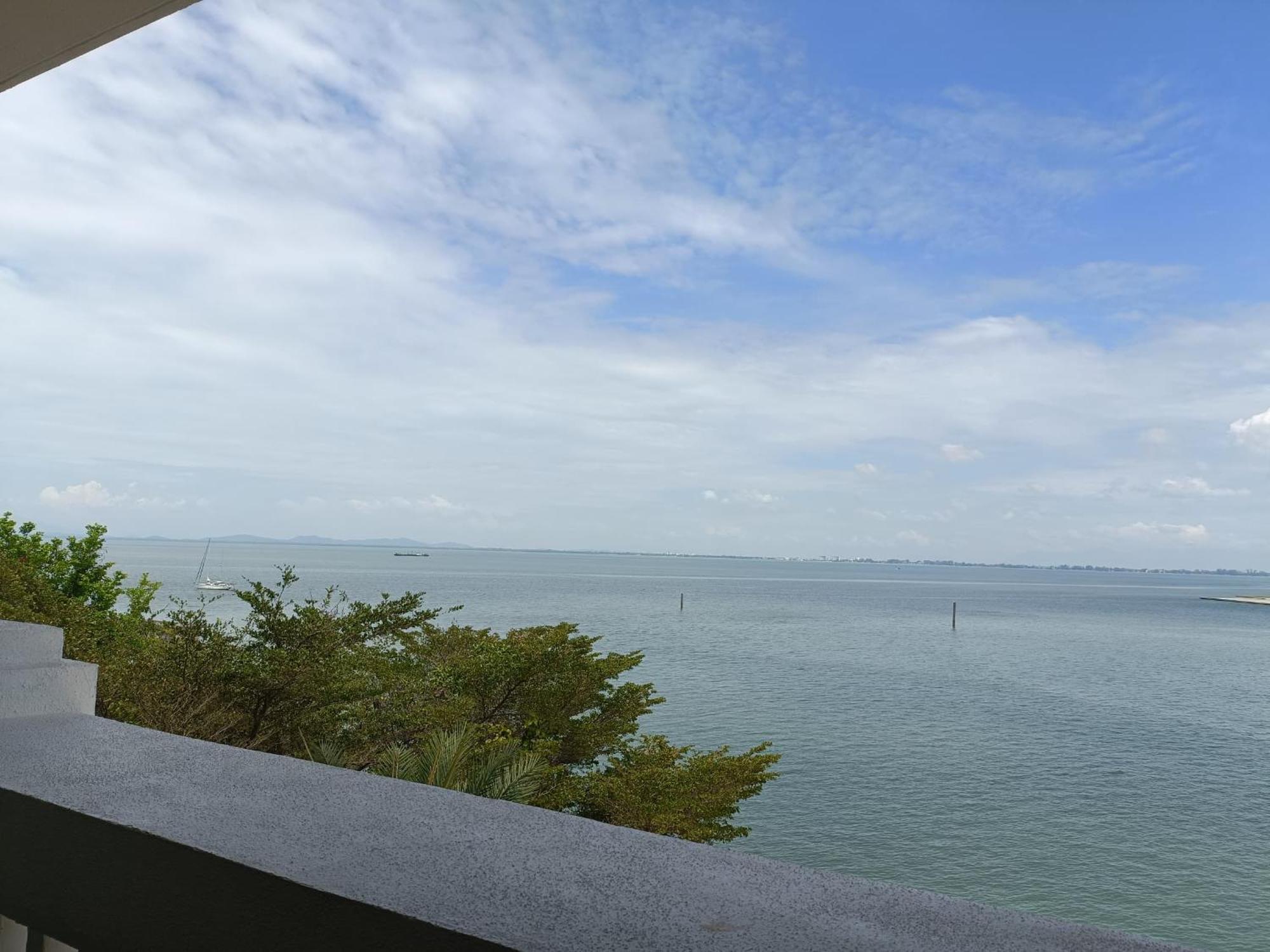 Straits Quay Marina Suites Penang By Aurorahomes Bagan Jermal 외부 사진
