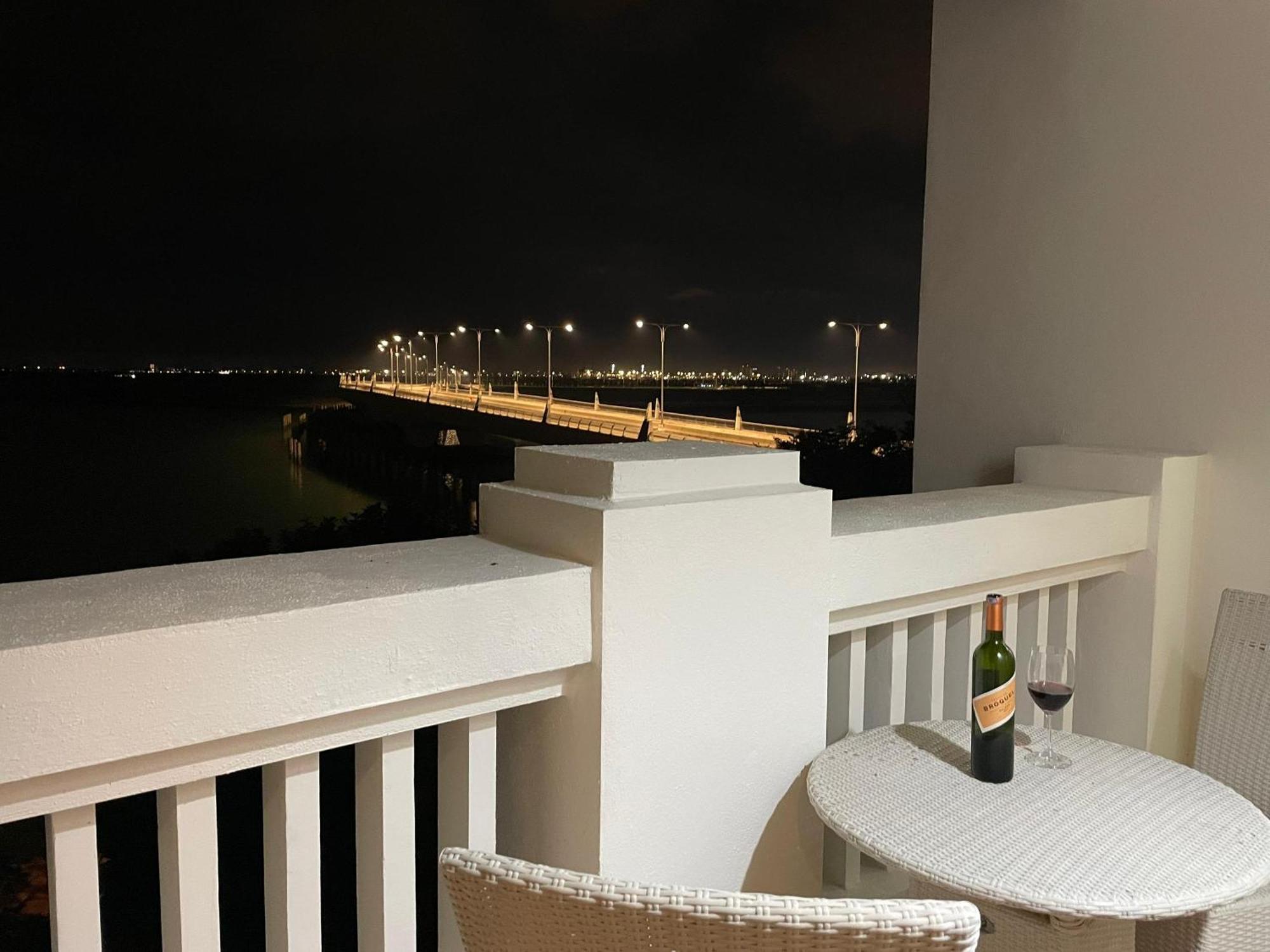 Straits Quay Marina Suites Penang By Aurorahomes Bagan Jermal 외부 사진